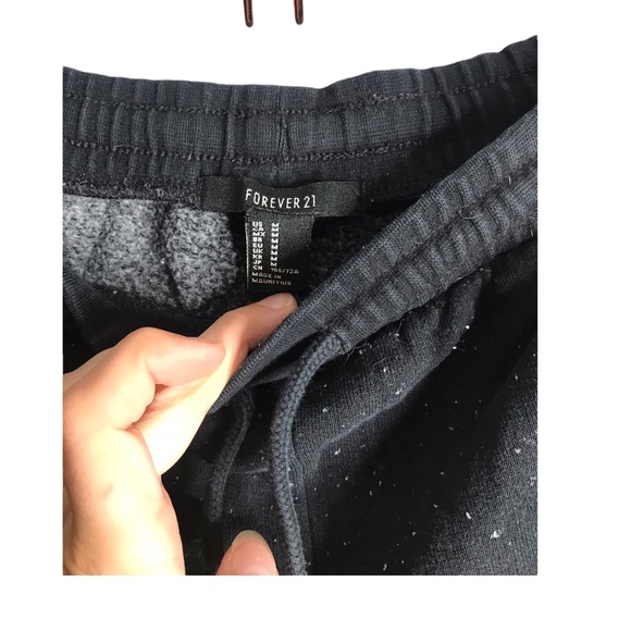Forever 21 | Black & White high rise jogger sweatpants - Picture 3 of 10